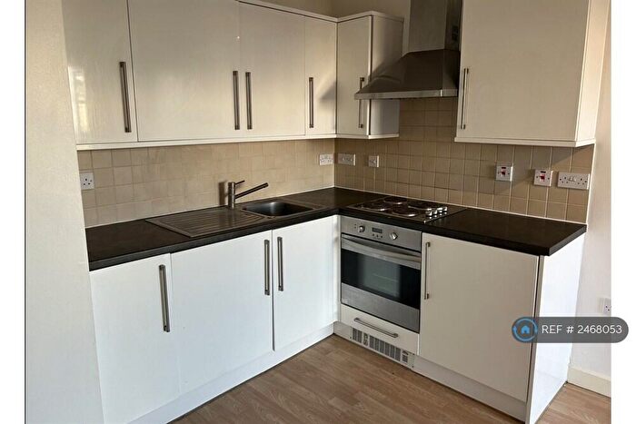 1 Bedroom Flat To Rent In Orchard Court, Potters Bar, EN6