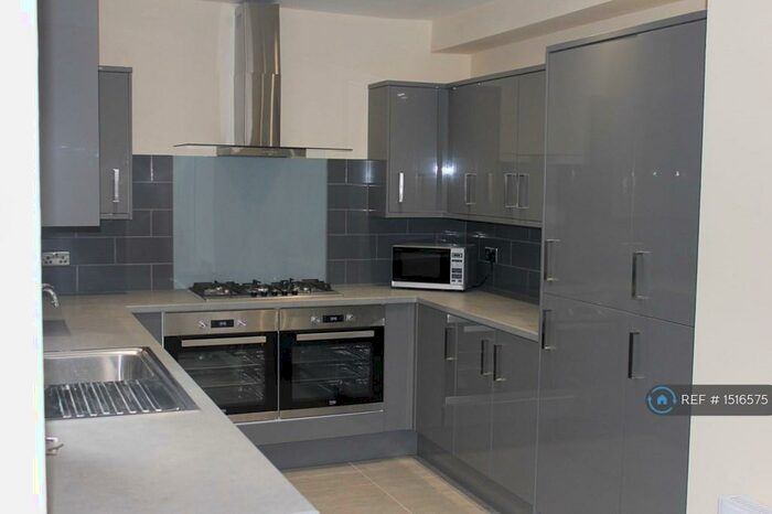 6 Bedroom Terraced House To Rent In Deramore Street, Manchester, M14