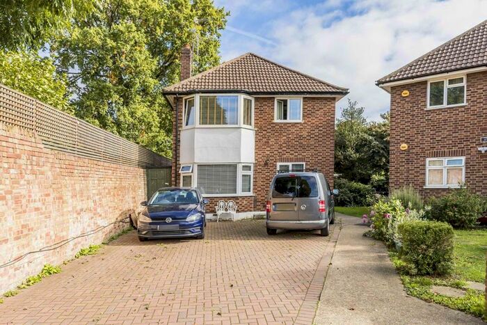 2 Bedroom Flat To Rent In Henley Close, Isleworth TW7