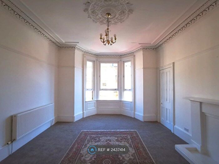 2 Bedroom Flat To Rent In Glenapp Street, Glasgow, G41