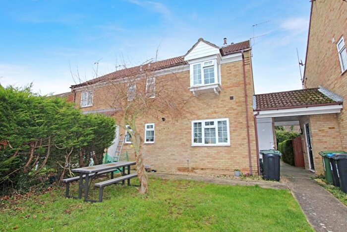 1 Bedroom Terraced House To Rent In The Lawns, Fields End, Hemel Hempstead, Hertfordshire, HP1