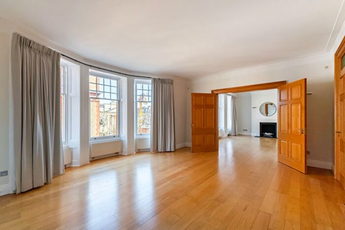 4 Bedroom Flat To Rent In Wynnstay Gardens, Allen Street, W8