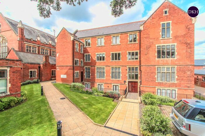 2 Bedroom Flat To Rent In King Edward Place, Bushey, WD23