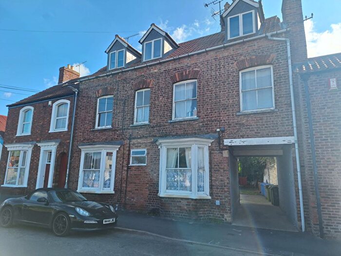 2 Bedroom Flat To Rent In St. Johns Road, Driffield, YO25