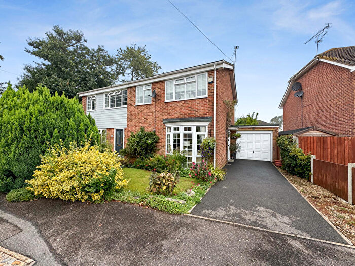 3 Bedroom Semi-Detached House For Sale In Tanker Hill, Rainham, Kent, ME8