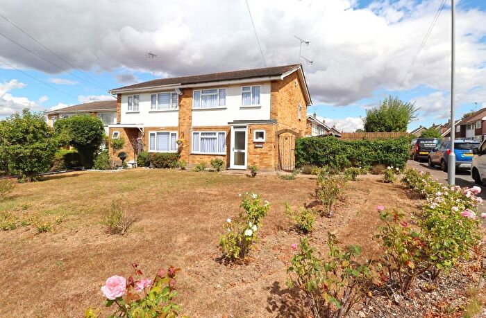 3 Bedroom Semi-Detached House For Sale In Hambro Hill, Rayleigh, SS6