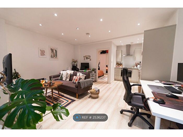 1 Bedroom Flat To Rent In Mowlem Street, London, E2