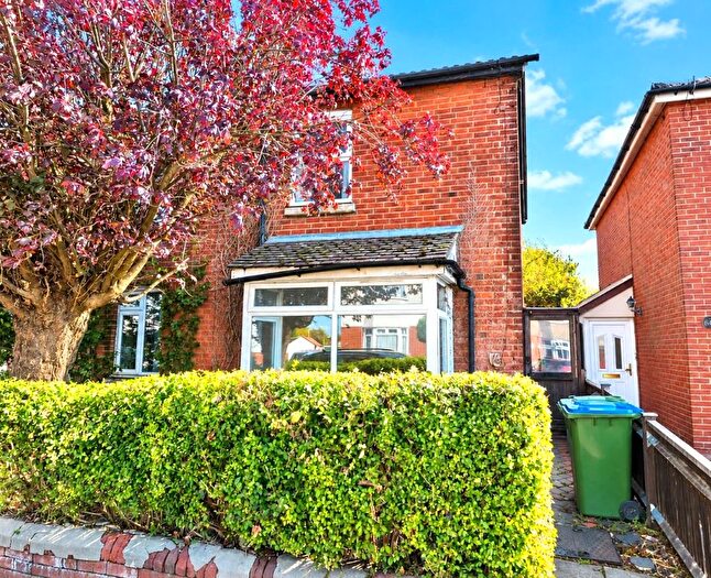 2 Bedroom End Of Terrace House For Sale In Pinegrove Road, Southampton, SO19