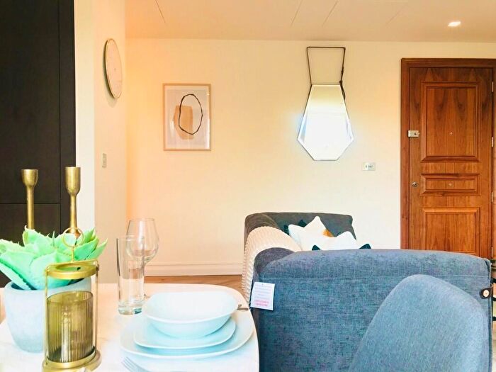 1 Bedroom Flat To Rent In Kidderpore Avenue, London, NW3