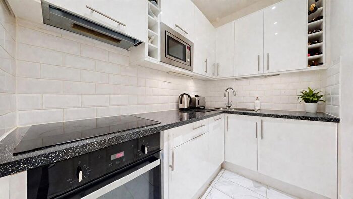 3 Bedroom Flat To Rent In Lexham Gardens, Kensington, W8