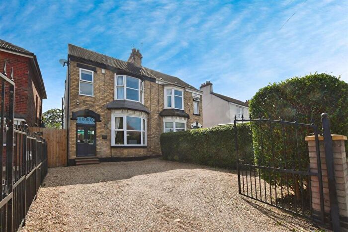 4 Bedroom Semi-Detached House For Sale In Holderness Road, Hull, HU9