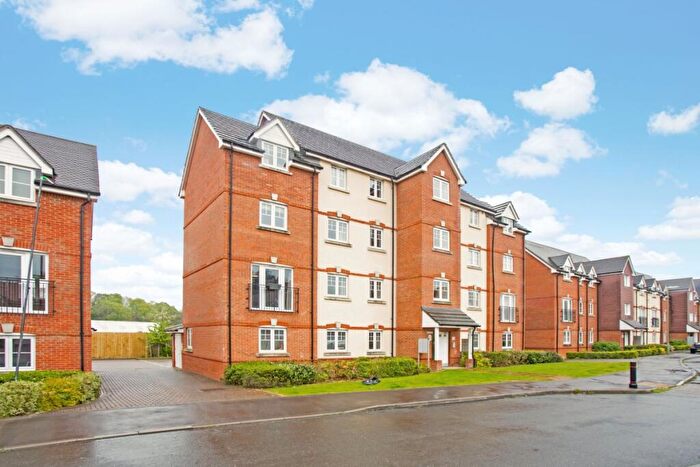 2 Bedroom Flat For Sale In Garstons Way, Holybourne, GU34