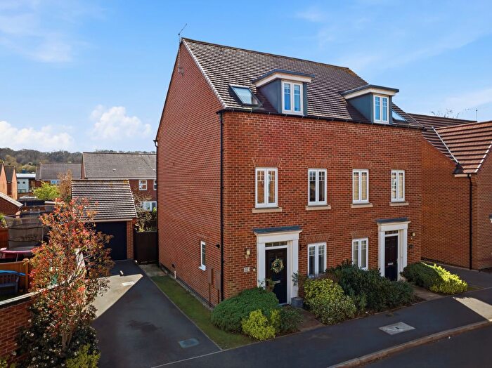 3 Bedroom Semi-Detached House For Sale In Henry Close, Worksop, S80