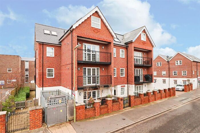 1 Bedroom Flat For Sale In Church Road, Fleet, GU51