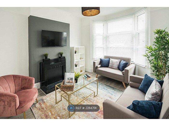 4 Bedroom Semi-Detached House To Rent In Chatfield Road, Croydon, CR0