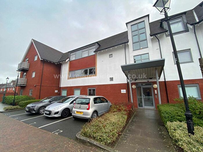 2 Bedroom Flat To Rent In Middlepark Drive, Birmingham, B31
