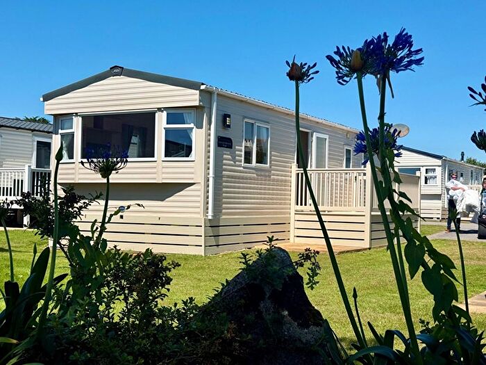 2 Bedroom Park Home For Sale In Par, PL24