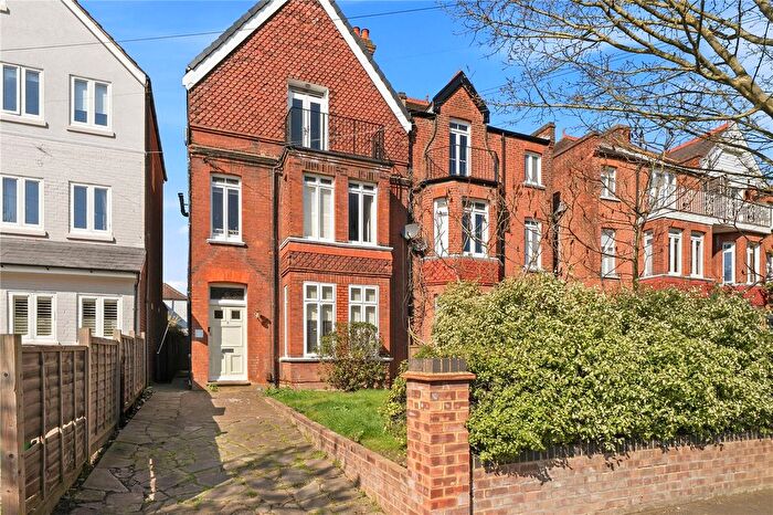 2 Bedroom Flat For Sale In Oxford Road, Teddington, TW11