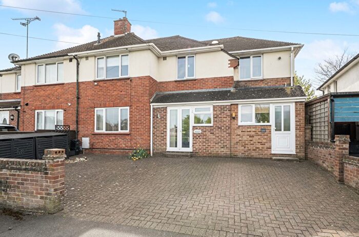 3 Bedroom Semi Detached House For Sale In Underwood Avenue, Ash, Surrey, GU12