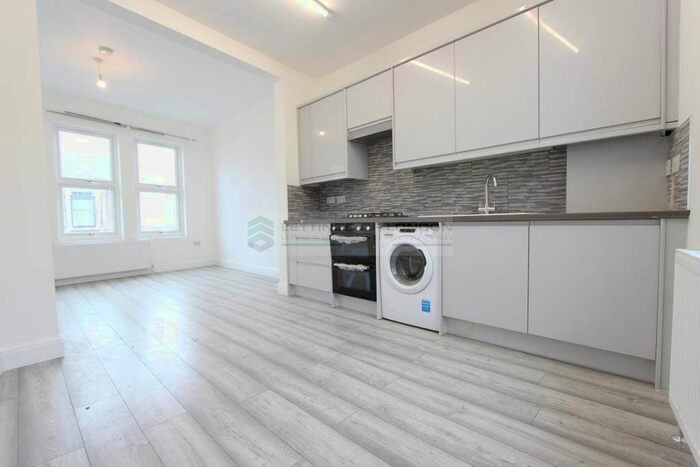 2 Bedroom Flat To Rent In Barrett's Grove, London, N16