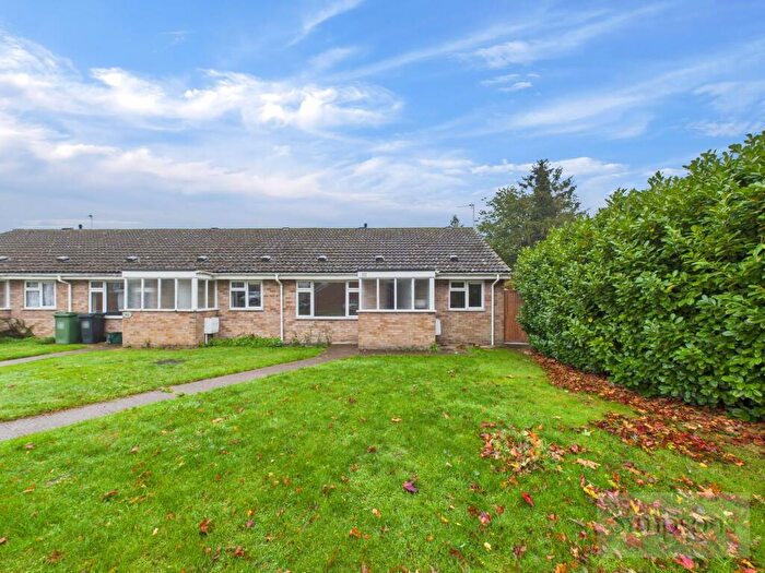 2 Bedroom Bungalow For Sale In North Drive, Grove, OX12