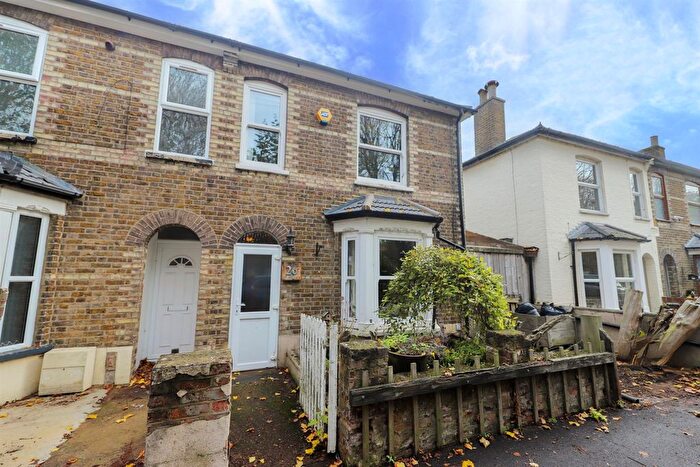 4 Bedroom Semi Detached House For Sale In Colham Avenue, Yiewsley, West Drayton, UB7