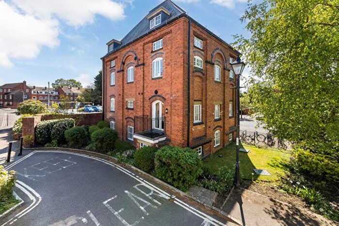 2 Bedroom Flat For Sale In Coopers Lane, Abingdon, OX14
