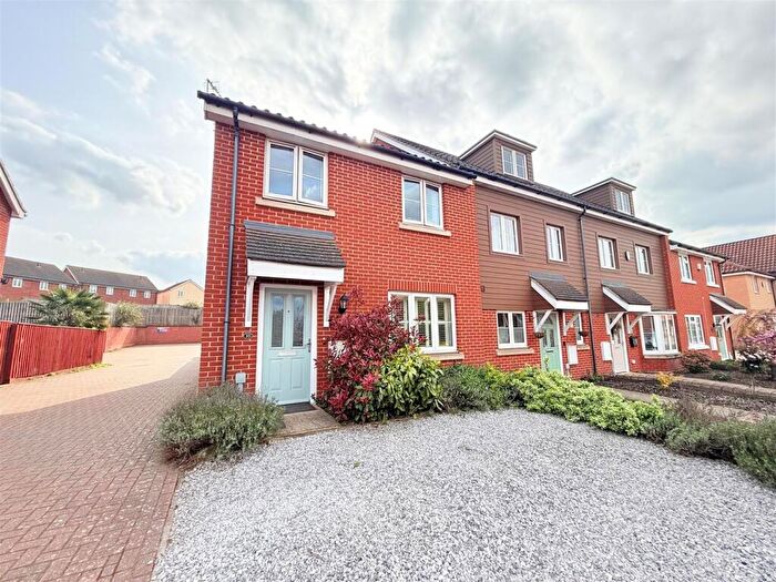 3 Bedroom End Of Terrace House For Sale In Masons Drive, Great Blakenham, Ipswich, IP6