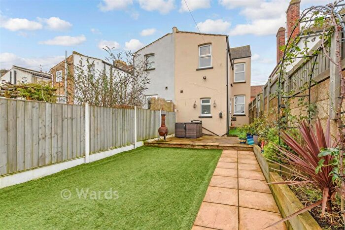 4 Bedroom Terraced House For Sale In Livingstone Road, Gillingham, Kent, ME7