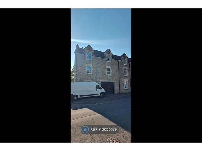2 Bedroom Flat To Rent In Selwood Court, Frome, BA11