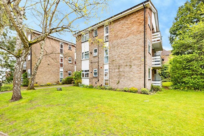 1 Bedroom Flat For Sale In Upton Lodge Close, Bushey, WD23