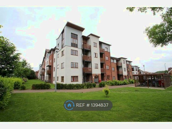 2 Bedroom Flat To Rent In John North Close, Buckinghamshire, HP11