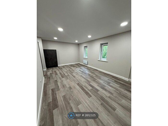 2 Bedroom Flat To Rent In Wedgewood Street, Aylesbury, HP19