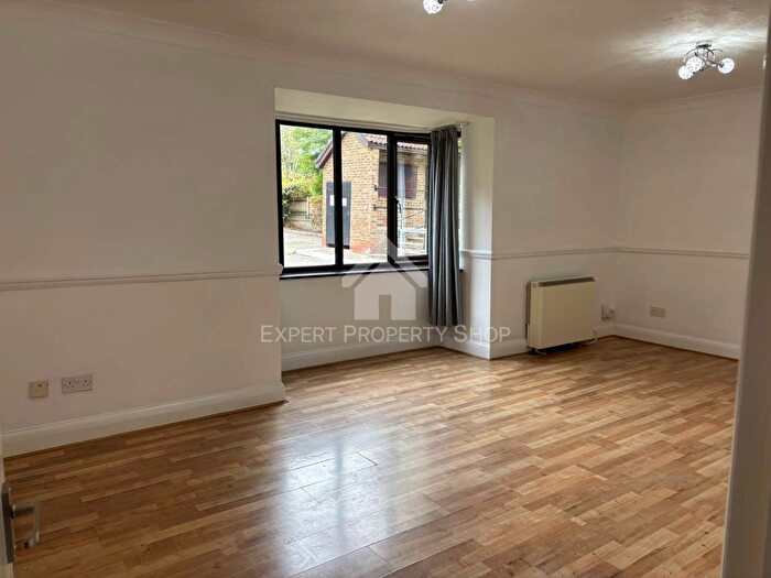 1 Bedroom Flat To Rent In Benhill Wood Road, Sutton, SM1
