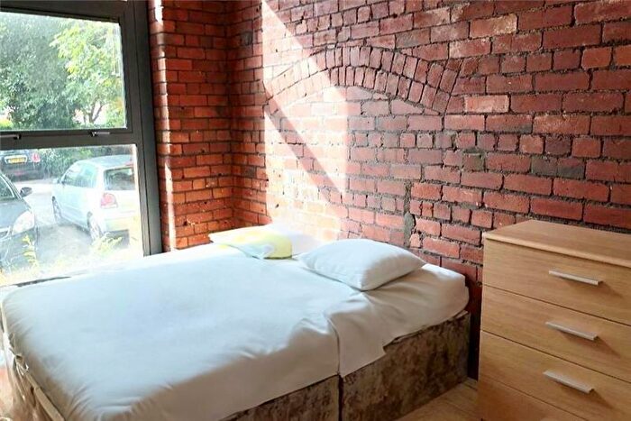 1 Bedroom Flat To Rent In Whingate, Leeds, West Yorkshire, LS12
