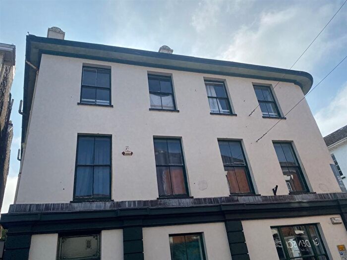 2 Bedroom Flat To Rent In Bampton Street, Tiverton, EX16