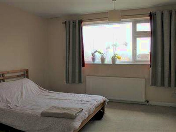 2 Bedroom Maisonette Flat To Rent In Rydal Way, Ruislip, HA4