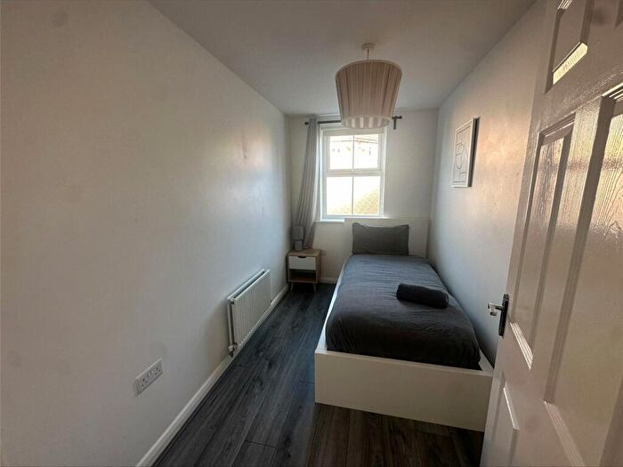 2 Bedroom Flat For Sale In Courtier Close, Liverpool, Merseyside, L5