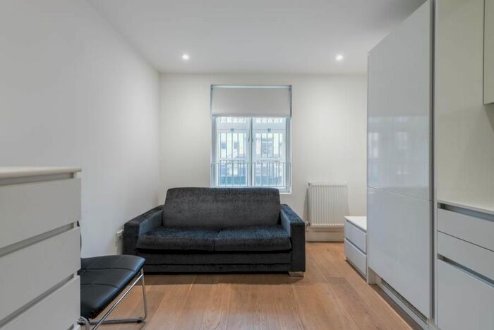 Studio To Rent In Paisley Court, London E14