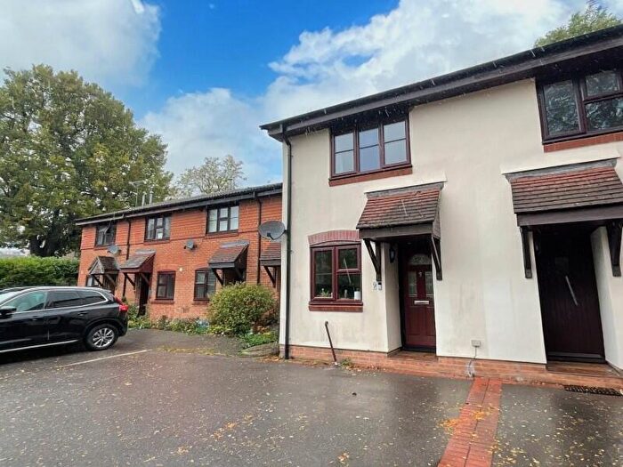2 Bedroom Terraced House To Rent In Woking, Surrey, GU22