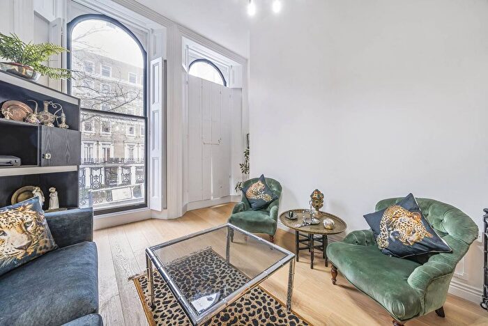 2 Bedroom Flat To Rent In Beaufort Gardens, Kensington, London, SW3