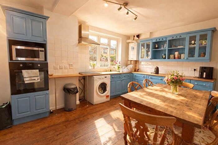 3 Bedroom Property For Sale In Poplar, London, E14