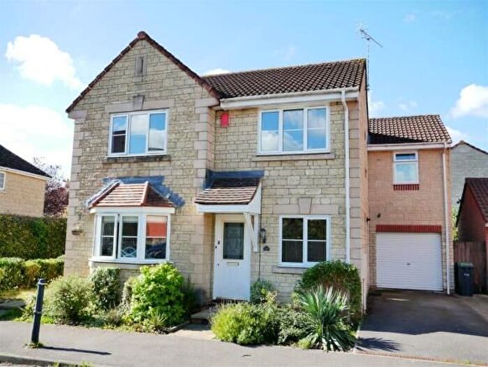 4 Bedroom Property To Rent In Amberley Close, Calne, SN11