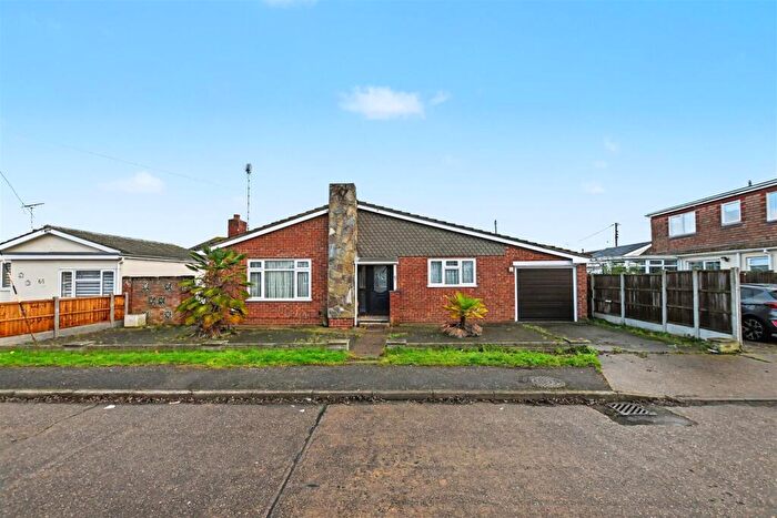 2 Bedroom Detached Bungalow For Sale In Taranto Road, Canvey Island, SS8