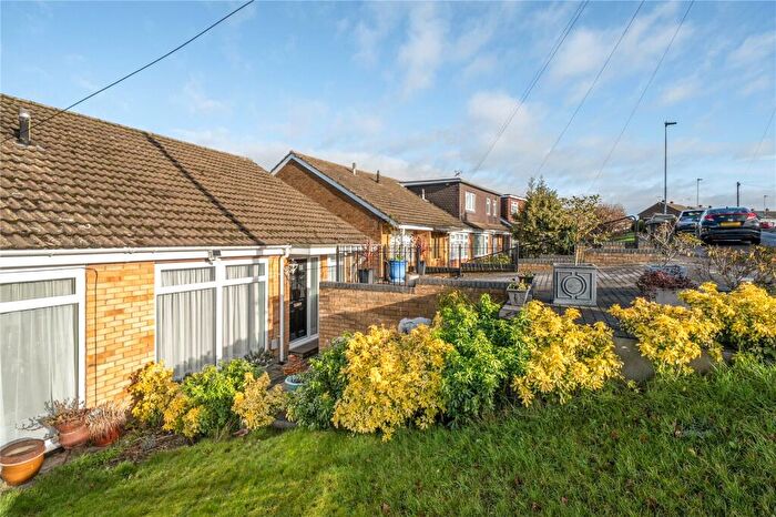 3 Bedroom Semi Detached House For Sale In Staveley Road, Dunstable, Bedfordshire, LU6