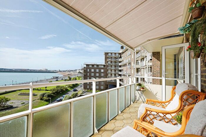 3 Bedroom Flat For Sale In The Gateway, Dover, Kent, CT16