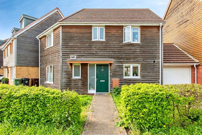 3 Bedroom Link Detached House For Sale In Darwin Avenue, Dartford, Kent, DA1