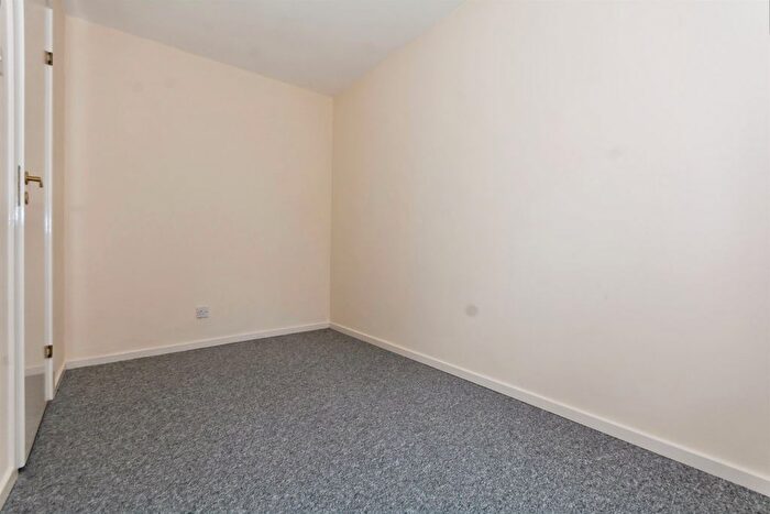 2 Bedroom Detached House For Sale In Raddlebarn Farm Drive, Selly Oak, Birmingham, B29