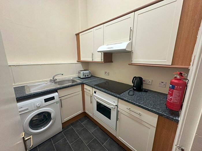 3 Bedroom Flat To Rent In Lauriston Place (Room Only), Tollcross, Edinburgh, EH3