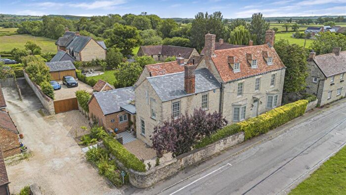 5 Bedroom Detached House For Sale In Merton Road, Ambrosden, OX25